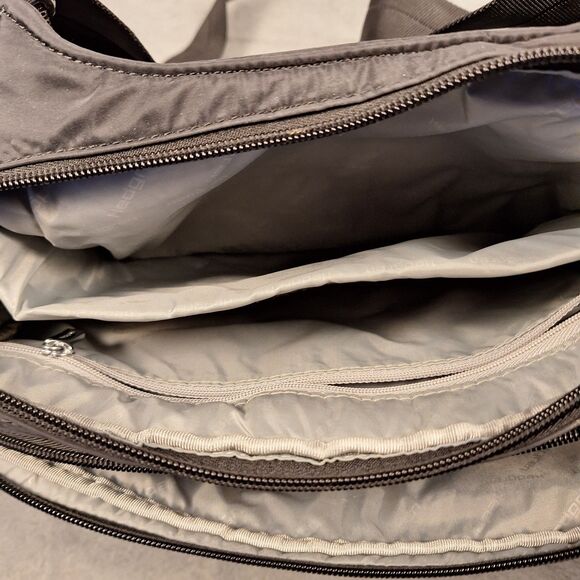 Hedgren Crossbody Bag Organizer Black Nylon Multiple Pockets Awesome Condition. - Picture 6 of 8